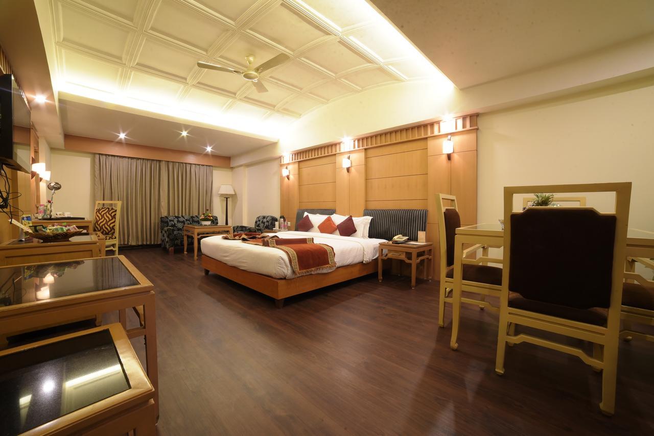 Hotel Babylon Inn Rāipur Buitenkant foto