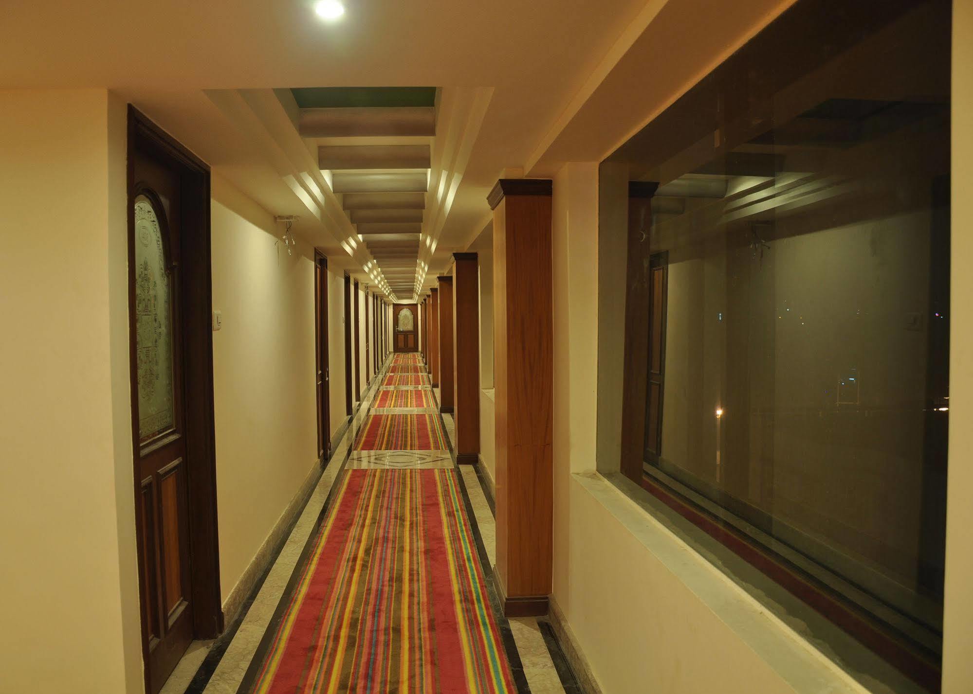 Hotel Babylon Inn Rāipur Buitenkant foto