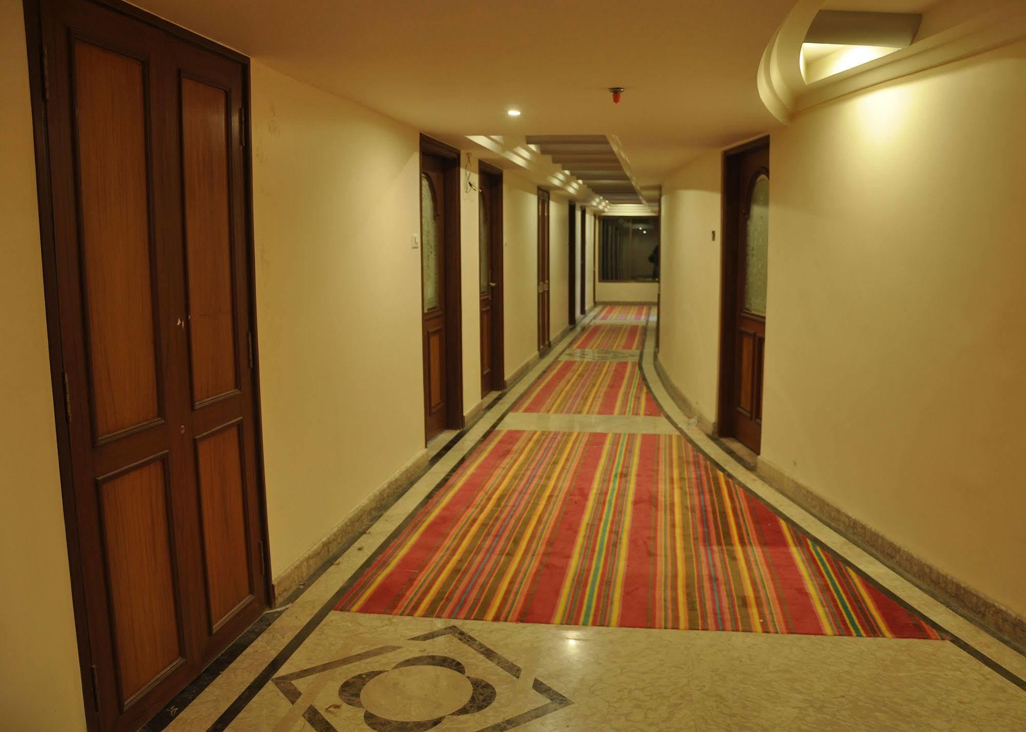 Hotel Babylon Inn Rāipur Buitenkant foto